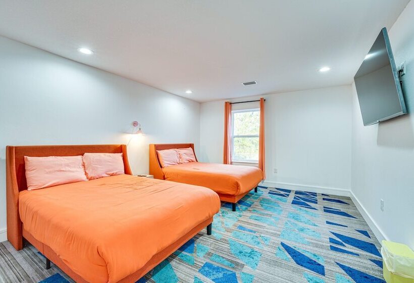 Family Friendly Home W/ Lanai ~ 6 Mi To Disney