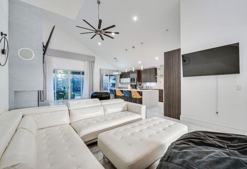 Family Friendly Home W/ Lanai ~ 6 Mi To Disney