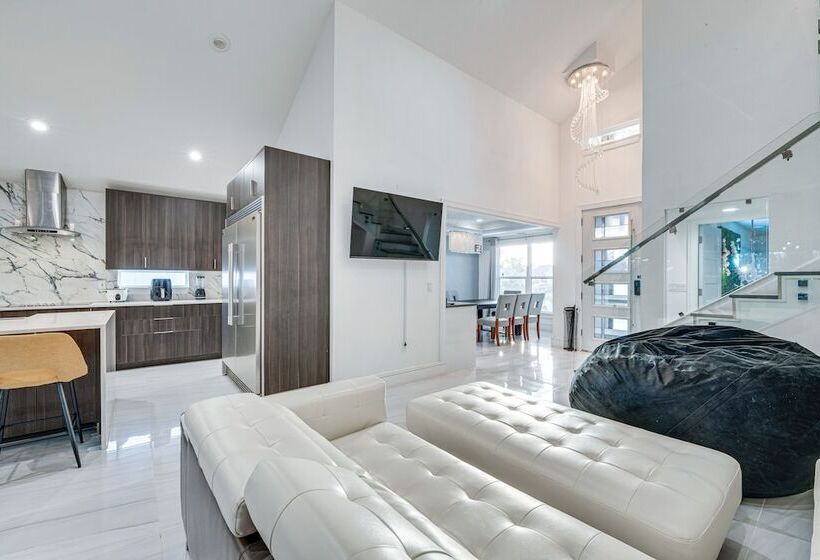 Family Friendly Home W/ Lanai ~ 6 Mi To Disney