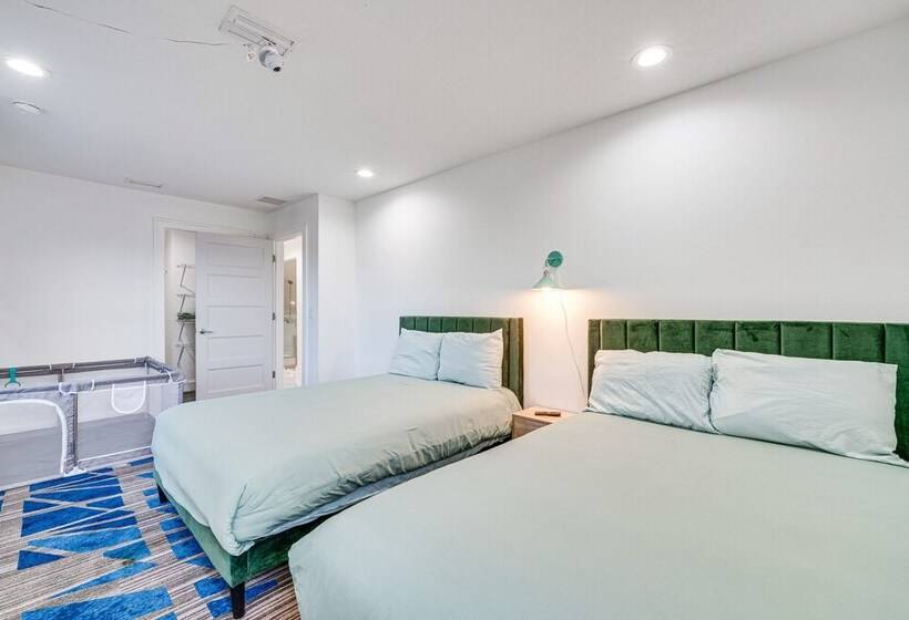 Family Friendly Home W/ Lanai ~ 6 Mi To Disney