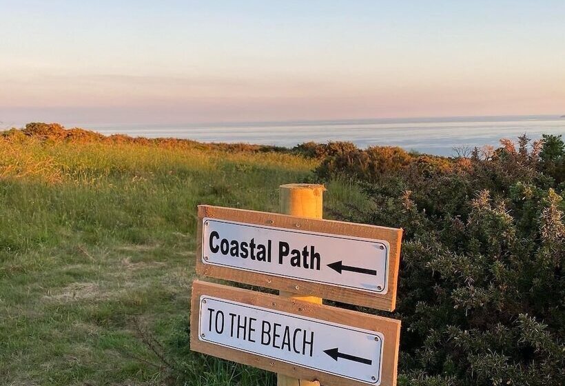 Geodome With Sea Views Near Pendine