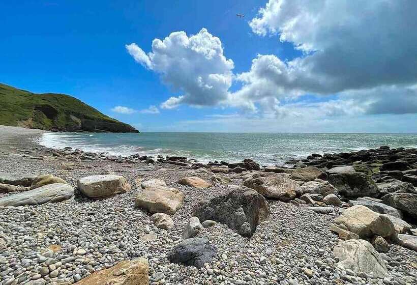 Geodome With Sea Views Near Pendine