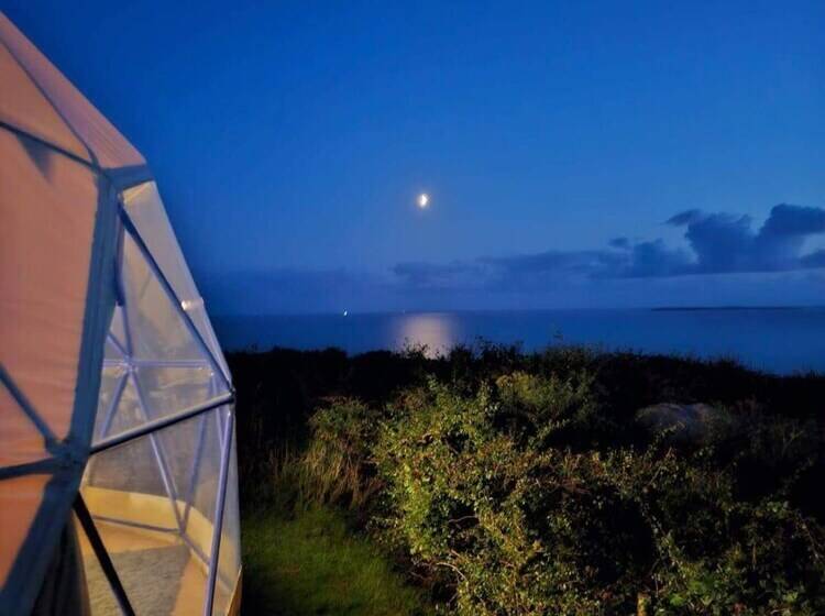 Geodome With Sea Views Near Pendine