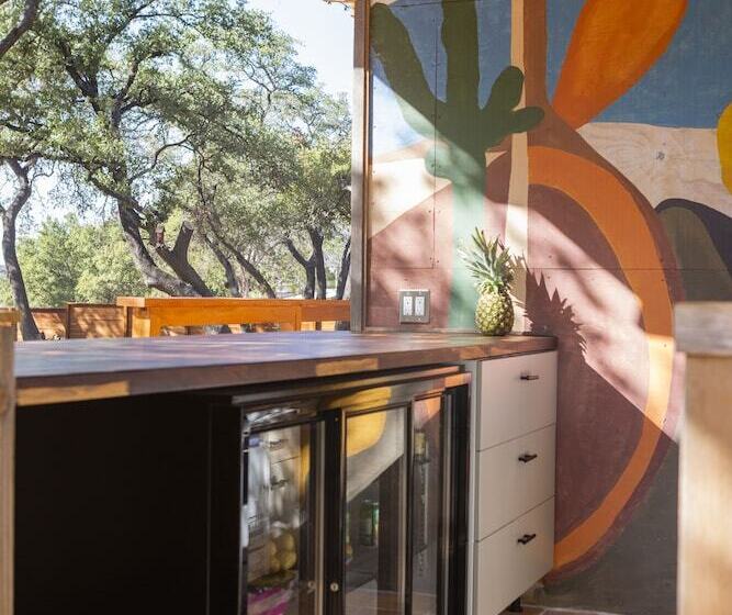 ホテル The Peacock Yurt At Camposanto Atx Glamping On Lake Travis