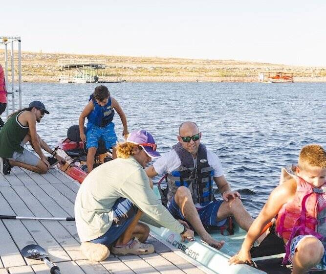 ホテル The Peacock Yurt At Camposanto Atx Glamping On Lake Travis