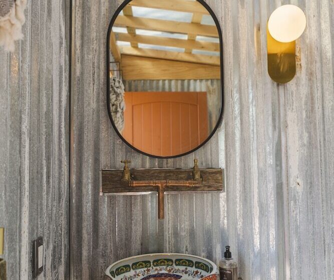 ホテル The Peacock Yurt At Camposanto Atx Glamping On Lake Travis