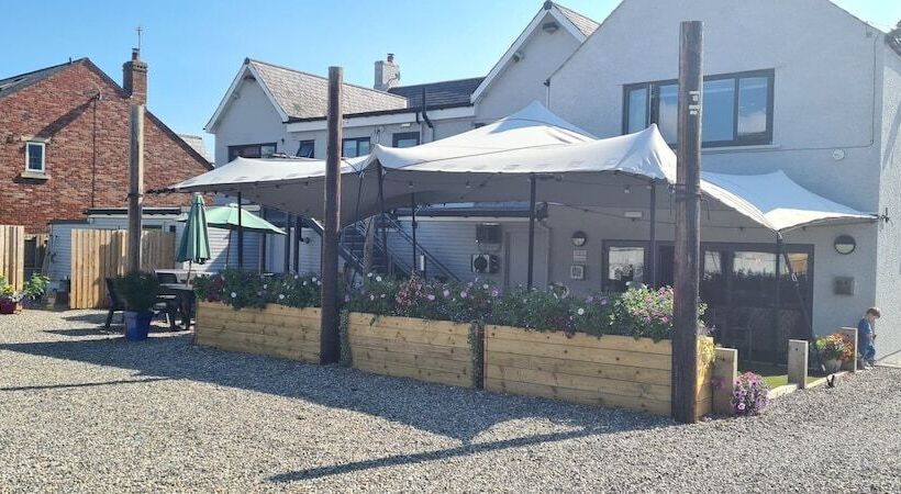 בית מלון כפרי The Sally