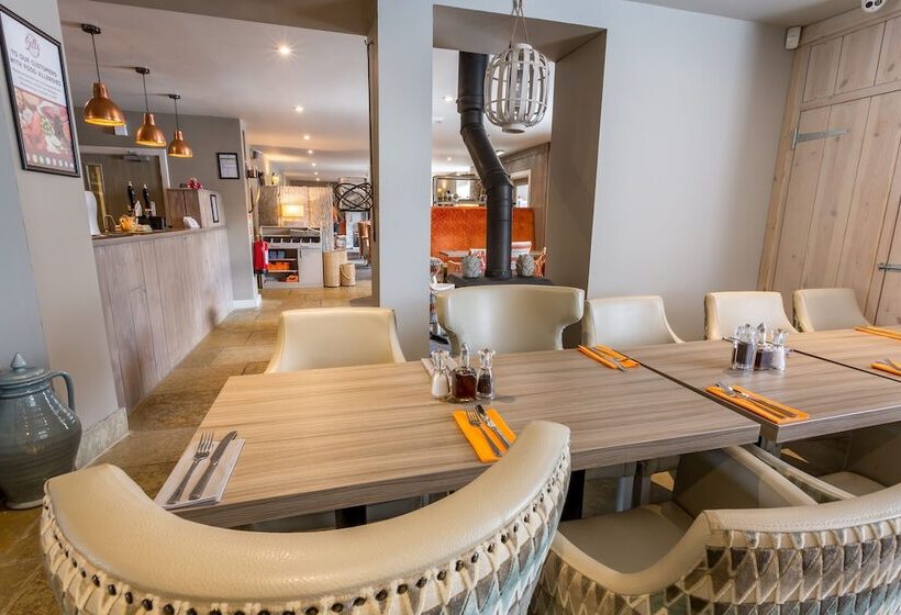 בית מלון כפרי The Sally