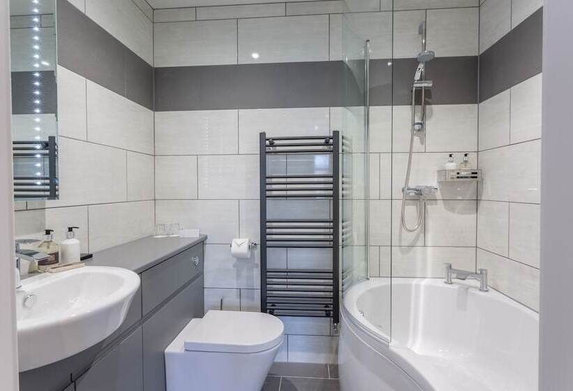 בית מלון כפרי The Sally