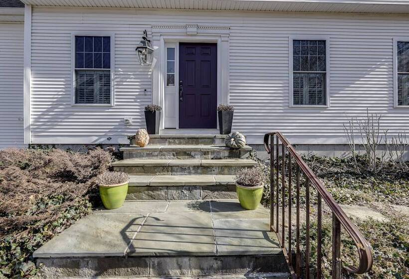 Mystic Retreat W/ Patio & Grill: Walk To River!