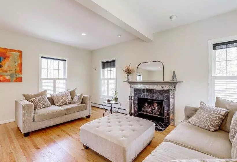 Mystic Retreat W/ Patio & Grill: Walk To River!