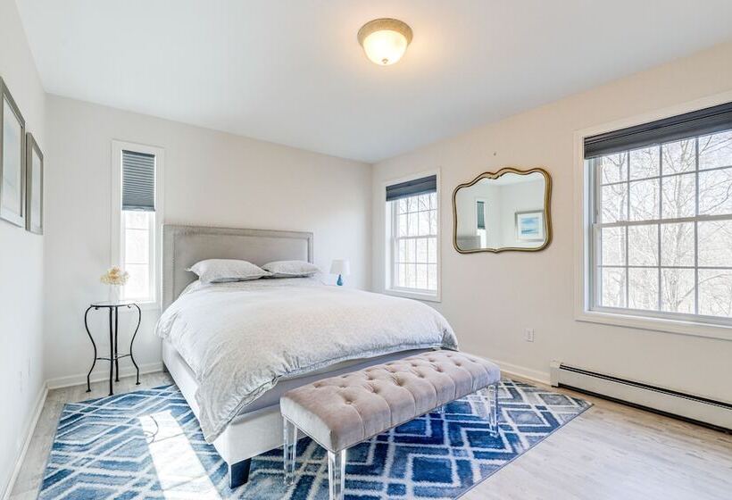 Mystic Retreat W/ Patio & Grill: Walk To River!