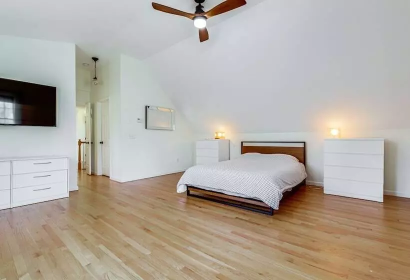 Mystic Retreat W/ Patio & Grill: Walk To River!