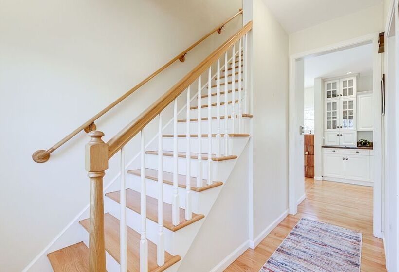 Mystic Retreat W/ Patio & Grill: Walk To River!