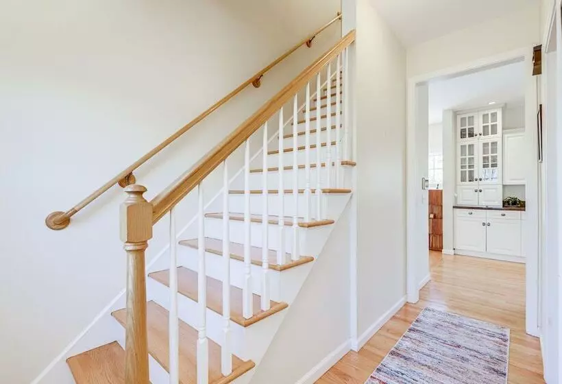 Mystic Retreat W/ Patio & Grill: Walk To River!