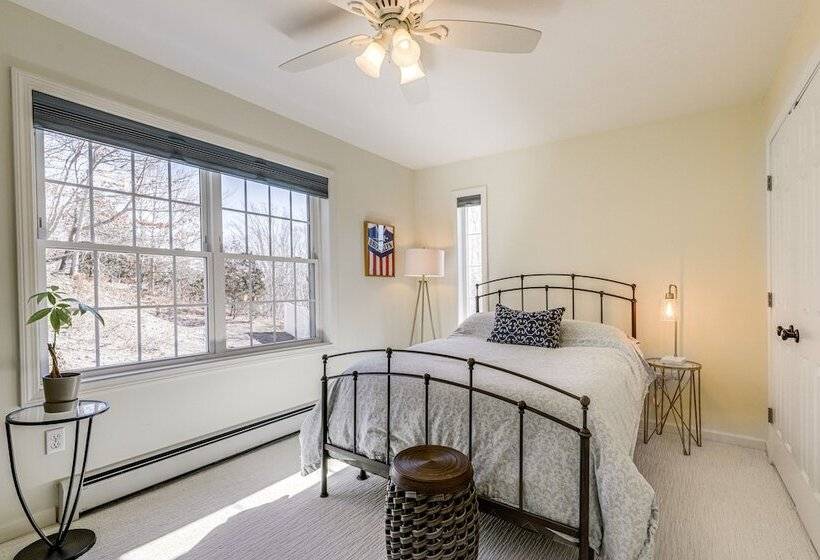 Mystic Retreat W/ Patio & Grill: Walk To River!