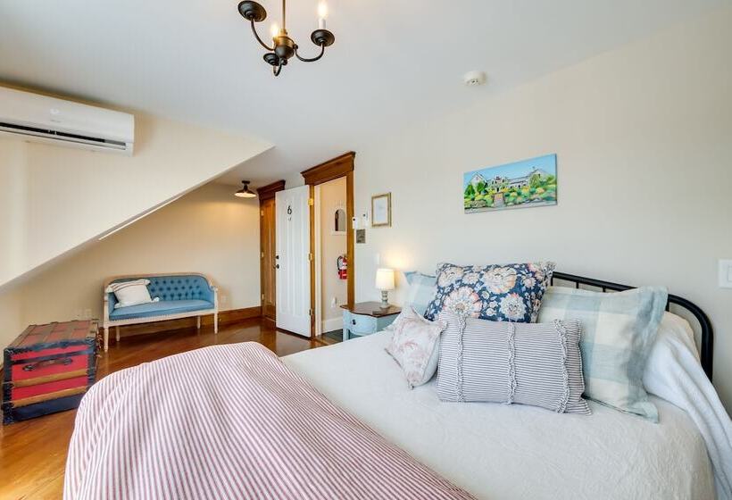 Oceanfront Mid Coast Maine Home W/ Private Beach!