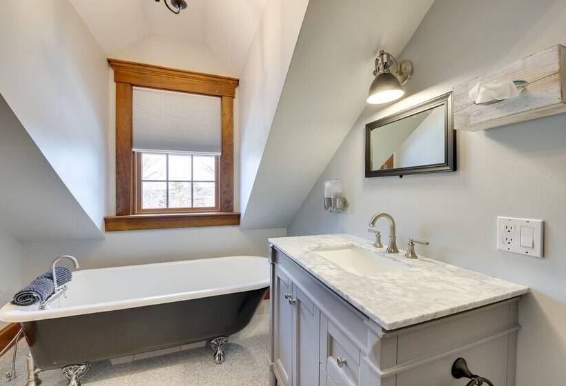 Oceanfront Mid Coast Maine Home W/ Private Beach!