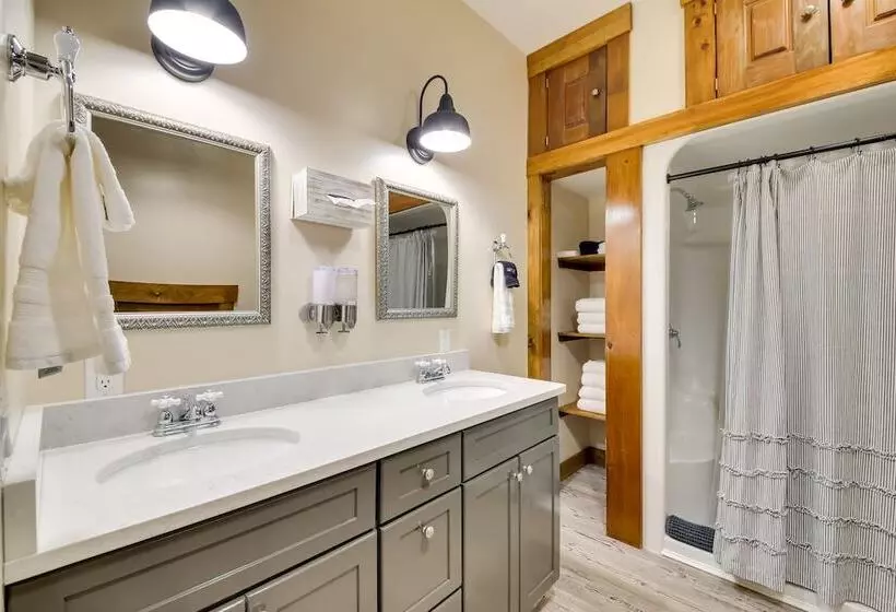 Oceanfront Mid Coast Maine Home W/ Private Beach!