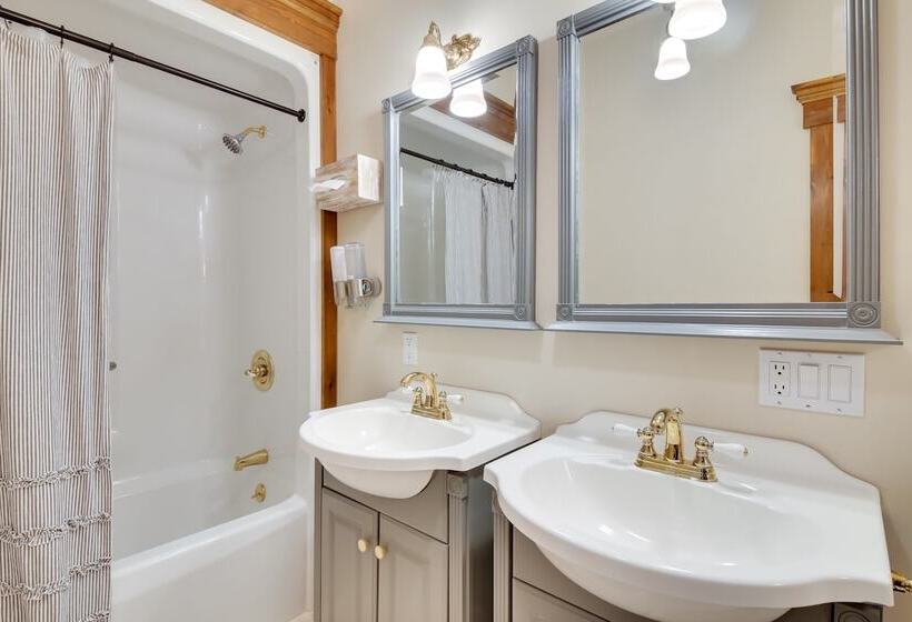 Oceanfront Mid Coast Maine Home W/ Private Beach!