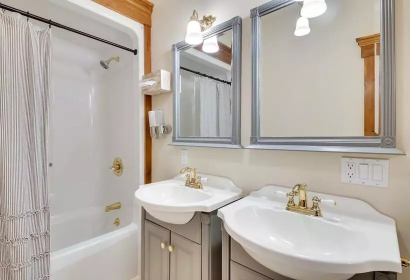 Oceanfront Mid Coast Maine Home W/ Private Beach!