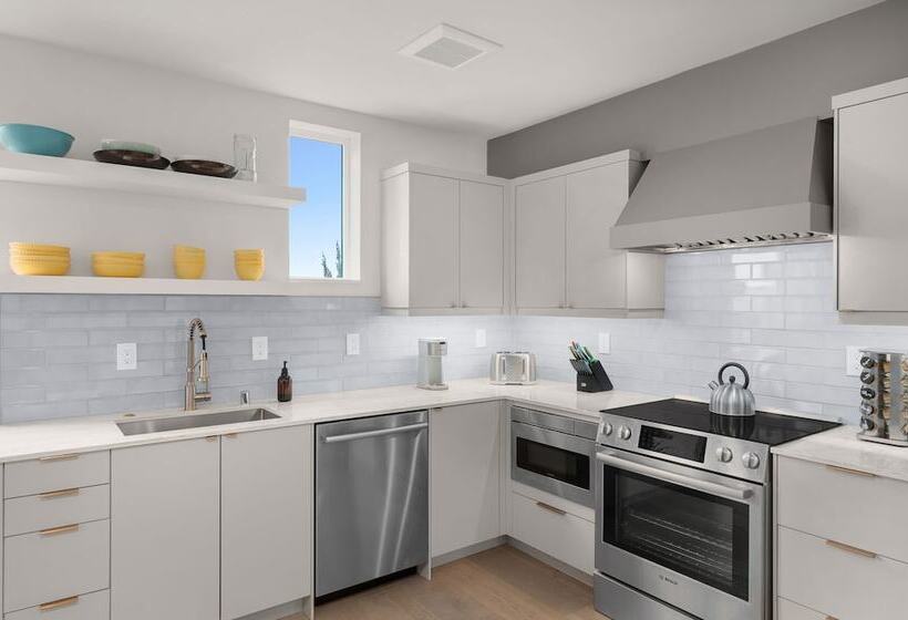 پانسیون Back To The Future Sweet Suites