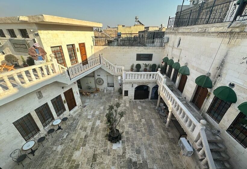 پانسیون Nomad Inn