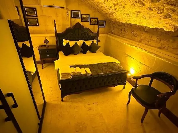 پانسیون Nomad Inn