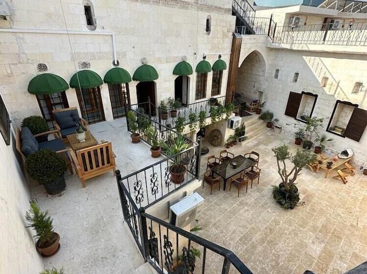 پانسیون Nomad Inn