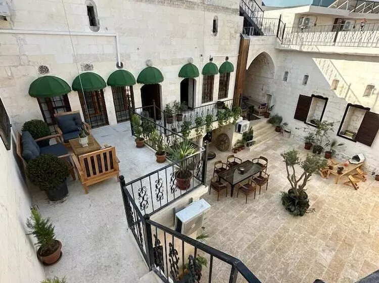 پانسیون Nomad Inn