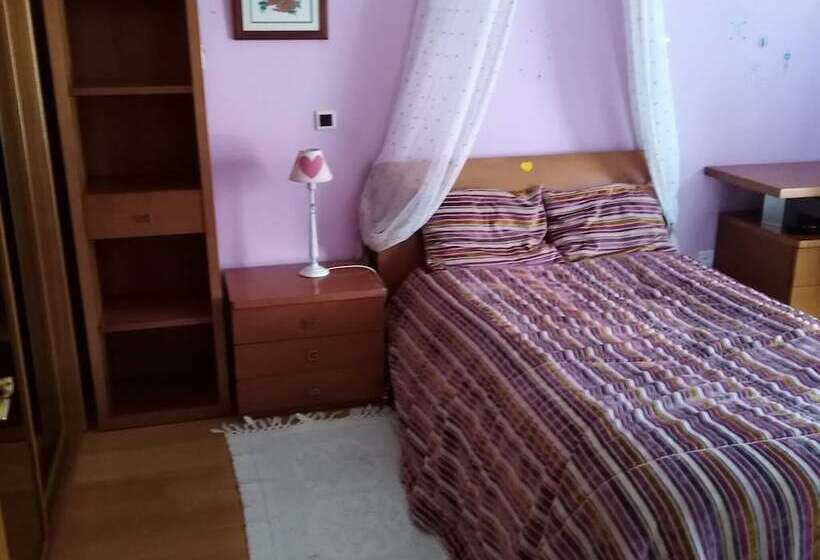 Pensjonat Room In Apartment   Double Room 4 At Albarraque, Sintra With Balcony