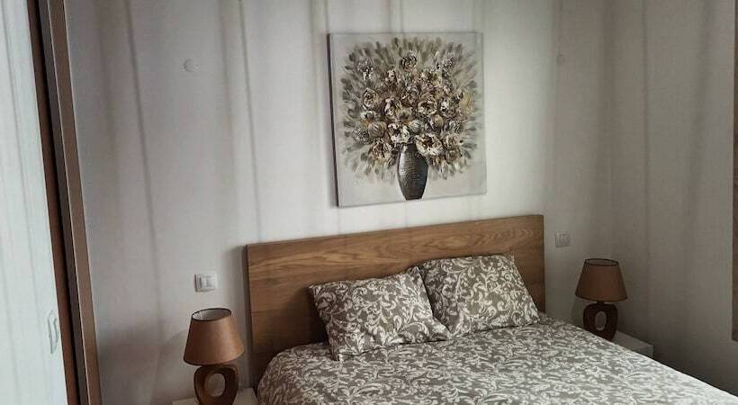 Pensiune Room In Apartment   Room In Lisboa, Portugal