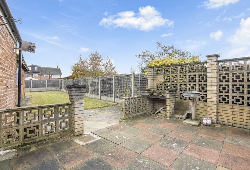 レジデンス Beautiful Gravesend 3 Beds By Jada Homes