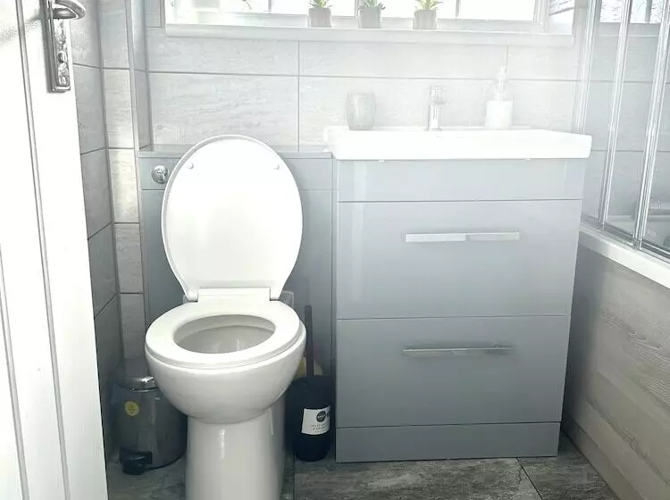 Residenssi Beautiful Gravesend 3 Beds By Jada Homes