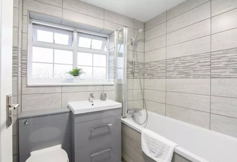 Residenssi Beautiful Gravesend 3 Beds By Jada Homes