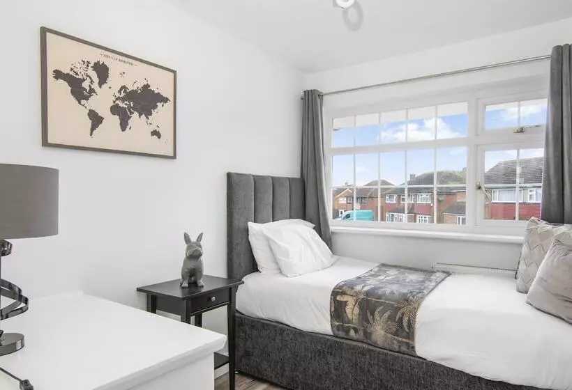 Residenssi Beautiful Gravesend 3 Beds By Jada Homes