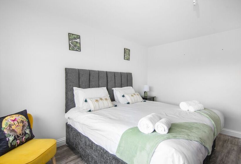 レジデンス Beautiful Gravesend 3 Beds By Jada Homes