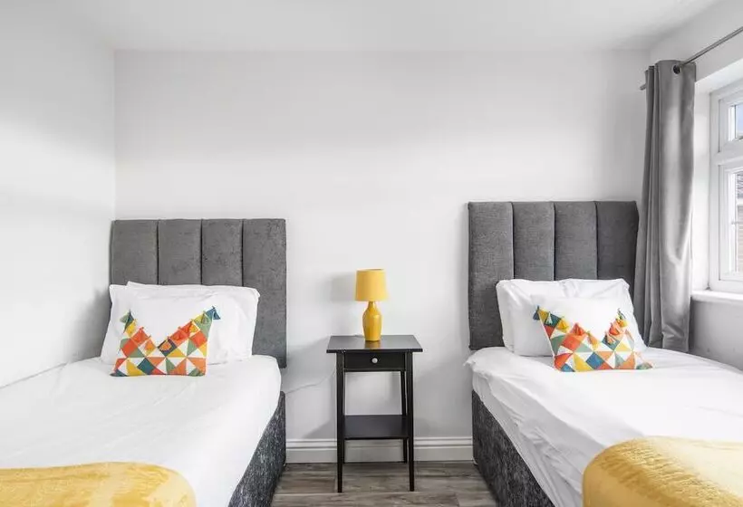 Residenssi Beautiful Gravesend 3 Beds By Jada Homes