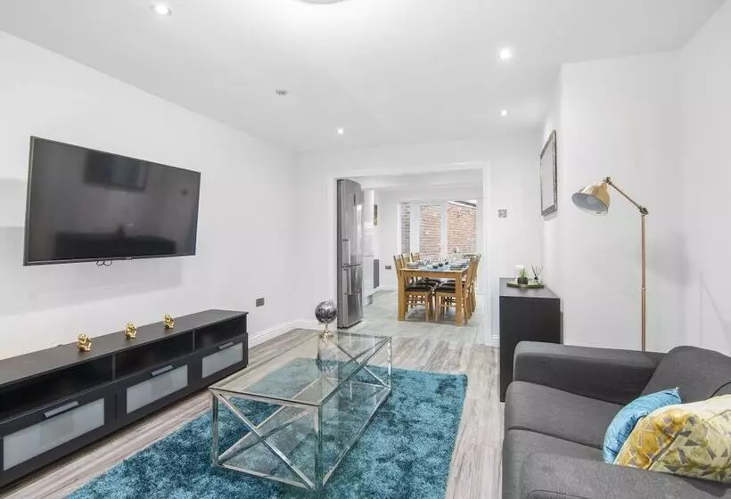 Residenssi Beautiful Gravesend 3 Beds By Jada Homes