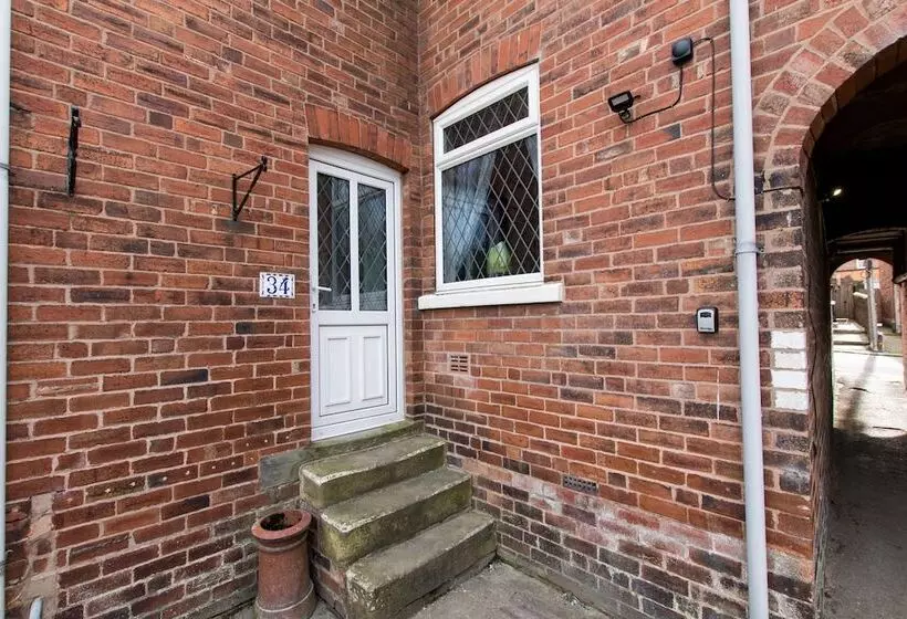 Residenssi Captivating 2 Bed House In Chesterfield