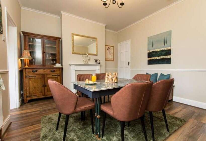 Residência Captivating 2 Bed House In Chesterfield