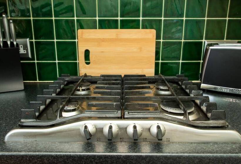 Residência Captivating 2 Bed House In Chesterfield