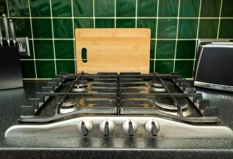 Residenssi Captivating 2 Bed House In Chesterfield