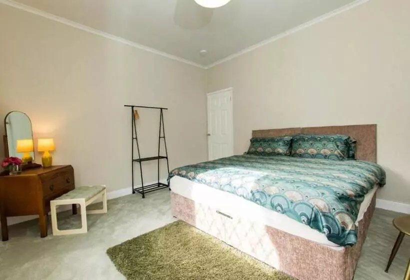 Residenssi Captivating 2 Bed House In Chesterfield