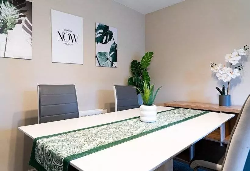 Residenssi Lovely 4 Bed House In Huntingdon