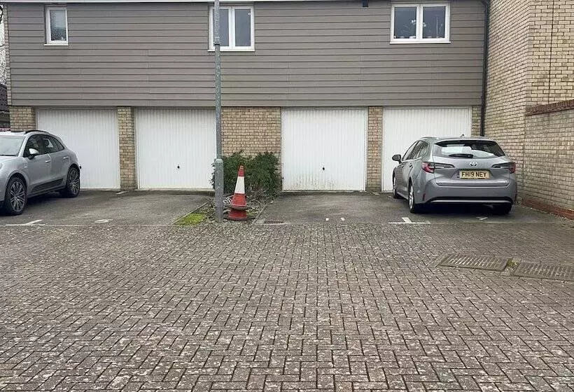 Residenssi Lovely 4 Bed House In Huntingdon