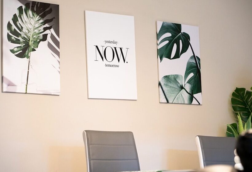 اقامتگاه Lovely 4 Bed House In Huntingdon