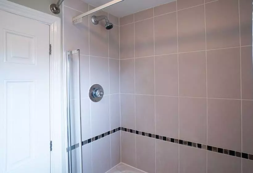 Residenssi Lovely 4 Bed House In Huntingdon