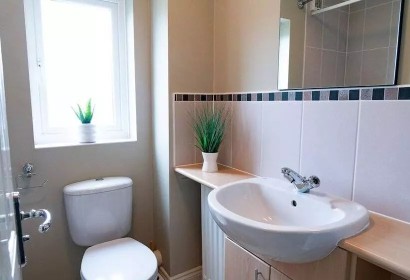 Residenssi Lovely 4 Bed House In Huntingdon