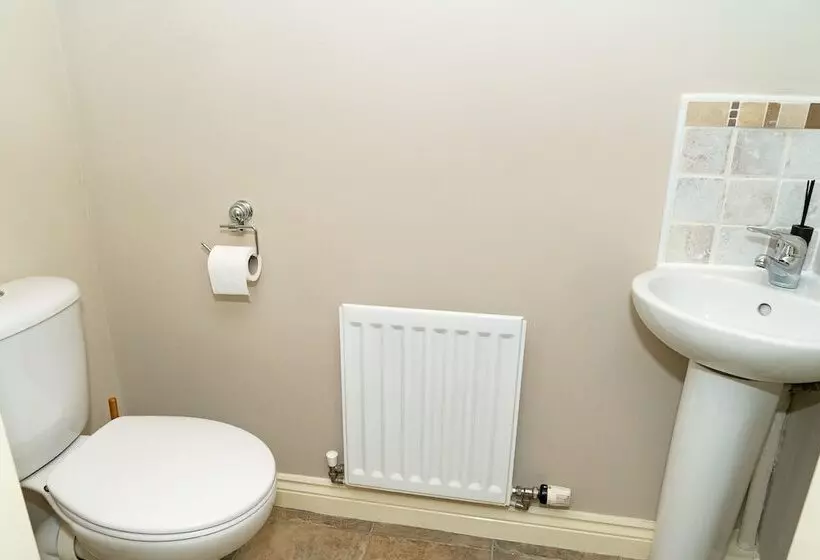 Residenssi Lovely 4 Bed House In Huntingdon